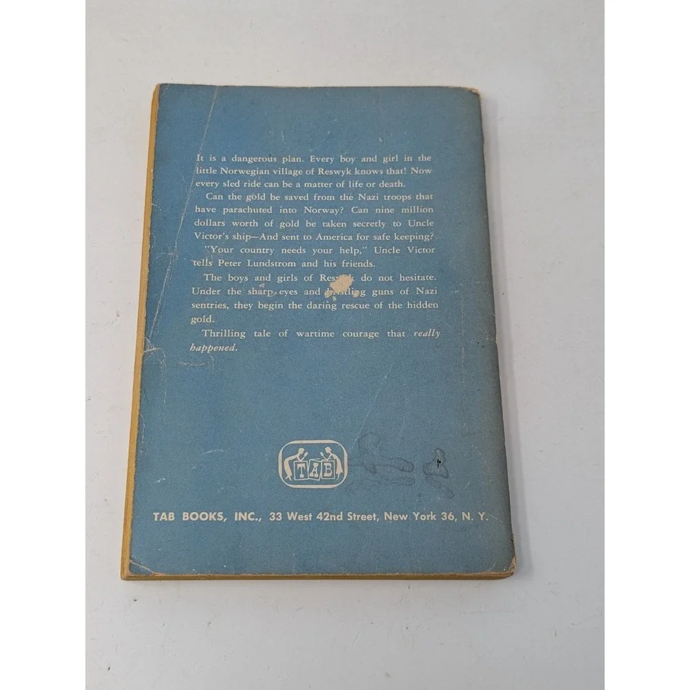 Snow Treasure The Rescue of Hidden Gold by Marie McSwigan 1958 TAB TX152 PB Book